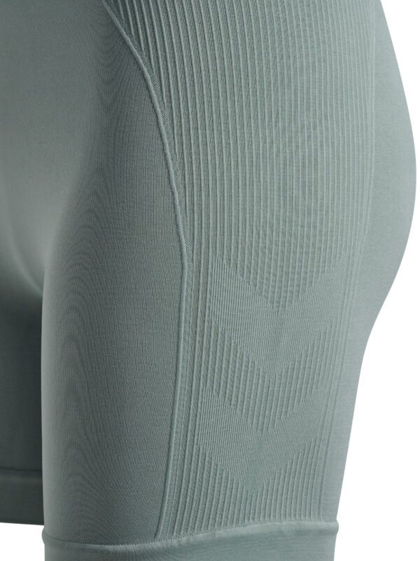 hmlTIF SEAMLESS SHORTS