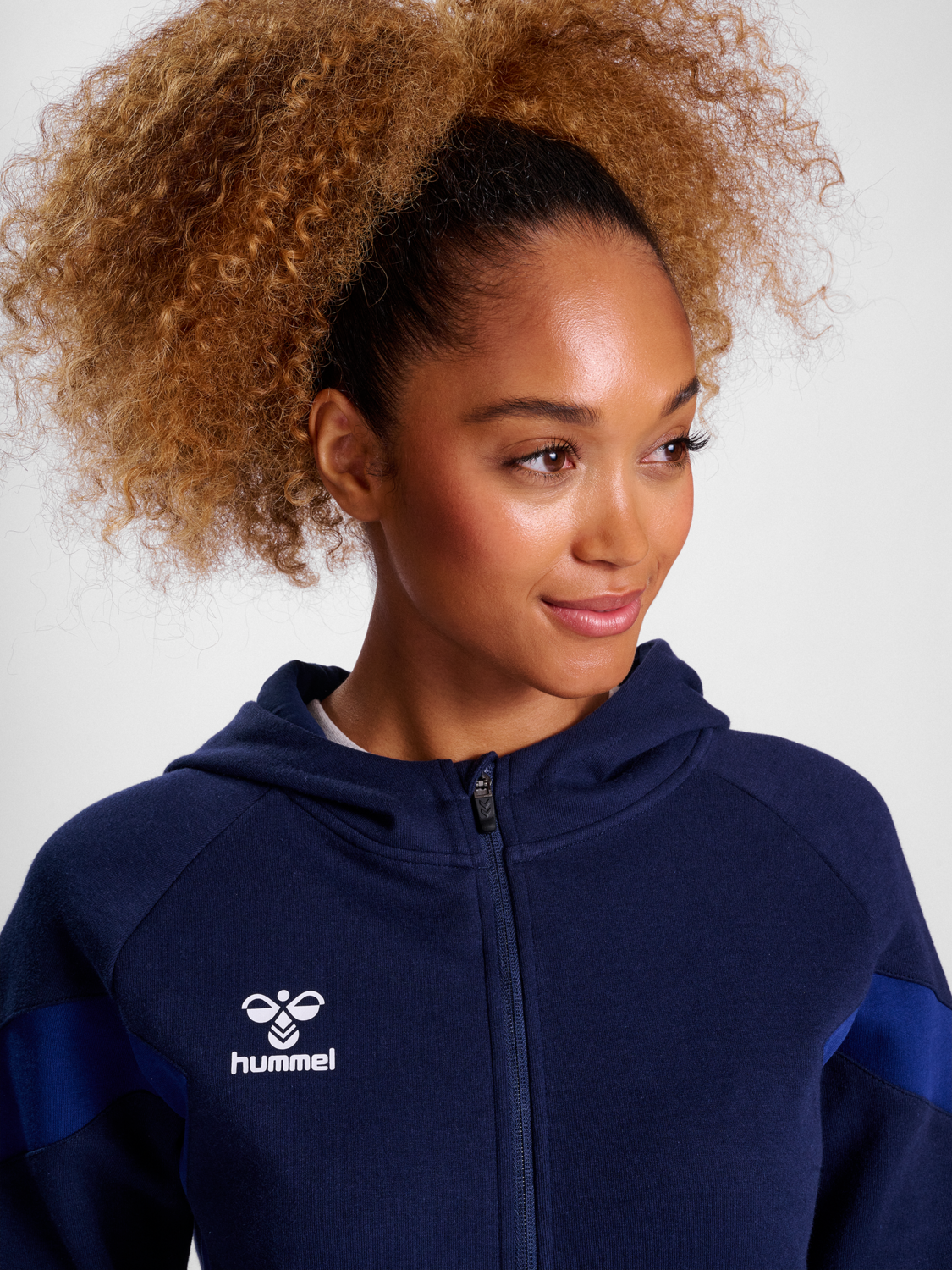 hmlTRAVEL ZIP HOODIE WOMAN – Bild 4