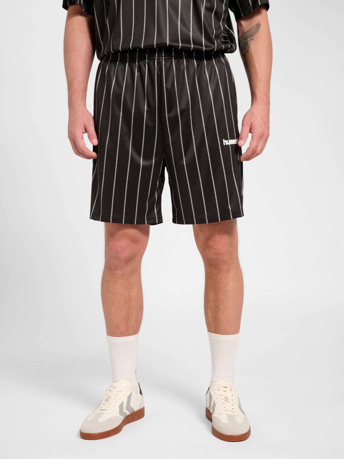 Chevron Pinstripe Shorts – Bild 1